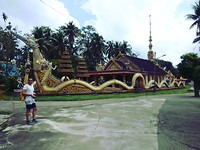 Prachtige "dakenboot"-achtige tempel & Stijn