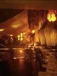 De natuurlijke grot waarin een restaurant was gemaakt (3)