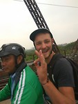 Roel achterop de scooter