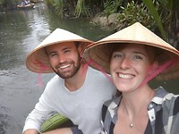 Uitgedost in échte Vietnamese hoedjes