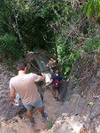 Afdalen naar de Elephant Waterfalls