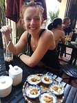Aan de koffie met een paar lekkere rijst cakes