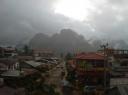 Uitzicht Vang Vieng vanuit guesthouse