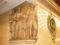 Stoere jongens op metro station Narvskaya