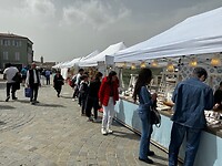 Veel marktkraampjes met housemade spul
