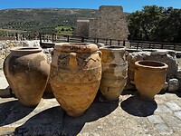 Gerestaureerde aardewerk vazen, Knossos