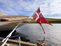 De Deense vlag op het koninklijk jacht