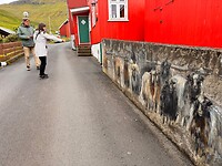 Muur schildering op huis in Funningur