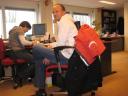 Kijk daar is papa aan het tekenen (Foto by Storm)