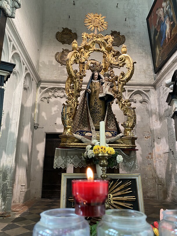 Een LICHTJE in de kathedraal