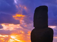 Moai Honga Roa met sunset