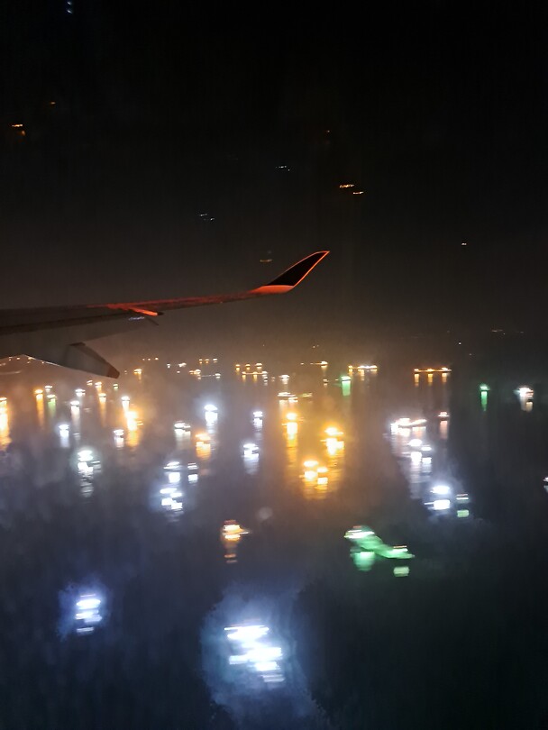 300323_Vliegtuig_SA_Singapore by night