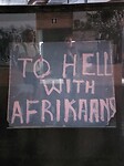 Protestbord tegen Afrikaans als enige taal op scholen