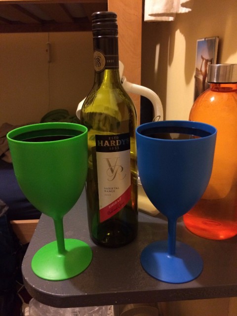 'Glaasje' waar een halve fles wijn in kan :) Cheers!