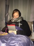 Thermoshirt, fleece en sweater aan, onder 2 dekbedden en het dan nog koud hebben 's avonds:p