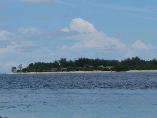 Zicht vanaf Gili Meno op Gili Trawangan