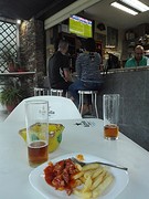 Tapas eten en EK eten. Rechts is onze vriend Javi!