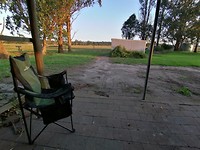 Achtertún wêr we wolris sitte.. Lkkr yn e stilte mei allinne wat núvere fugel gelûden