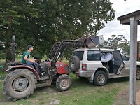 De auto wer klearmeitsje, grutte bak dr wer op