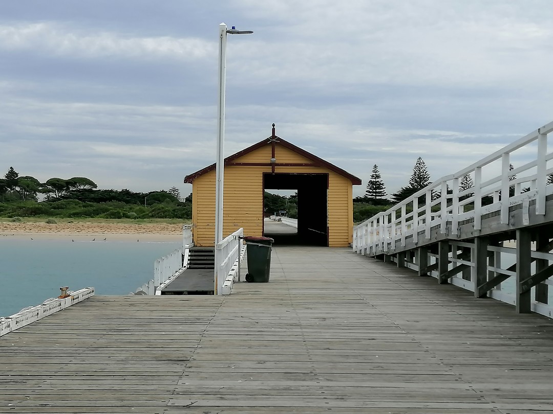 Efkes op de pier by Queenscliff