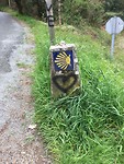 Vandalen halen de kilometerbordjes eraf en bespuiten de palen erg jammer!