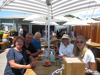 Onetangi Beach met Kashmir en Savannah