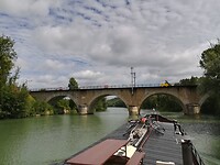 086 Zo mooi zijn alle spoorbruggen over de Marne