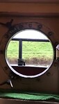 279 Aukje filmt de snelheid vd Syrah (5 km/uur) vanuit het badkamerraam