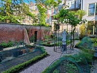24 - Tuin van het Buitenmuseum aan de Dunne Bierkade