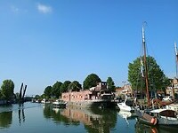 10 - Een kasteel op het water met een echte ridder en paard