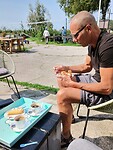 Lunchen met taart bij Anne-Famke's Pleats, de buren