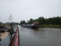 De Hoop en Vertrouwen vaart voorbij, geen plek voor 2 schepen
