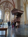 Sint Walburgiskerk, wachtend op de gids
