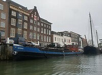 Syrah in de Wolwevershaven vanaf het water