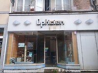 Verlaten winkelpand, één van vele