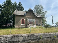 Verlaten sluishuis