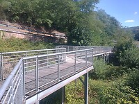 Tussen sluis 16 en 15, een Passerelle in het oude kanaalpand.