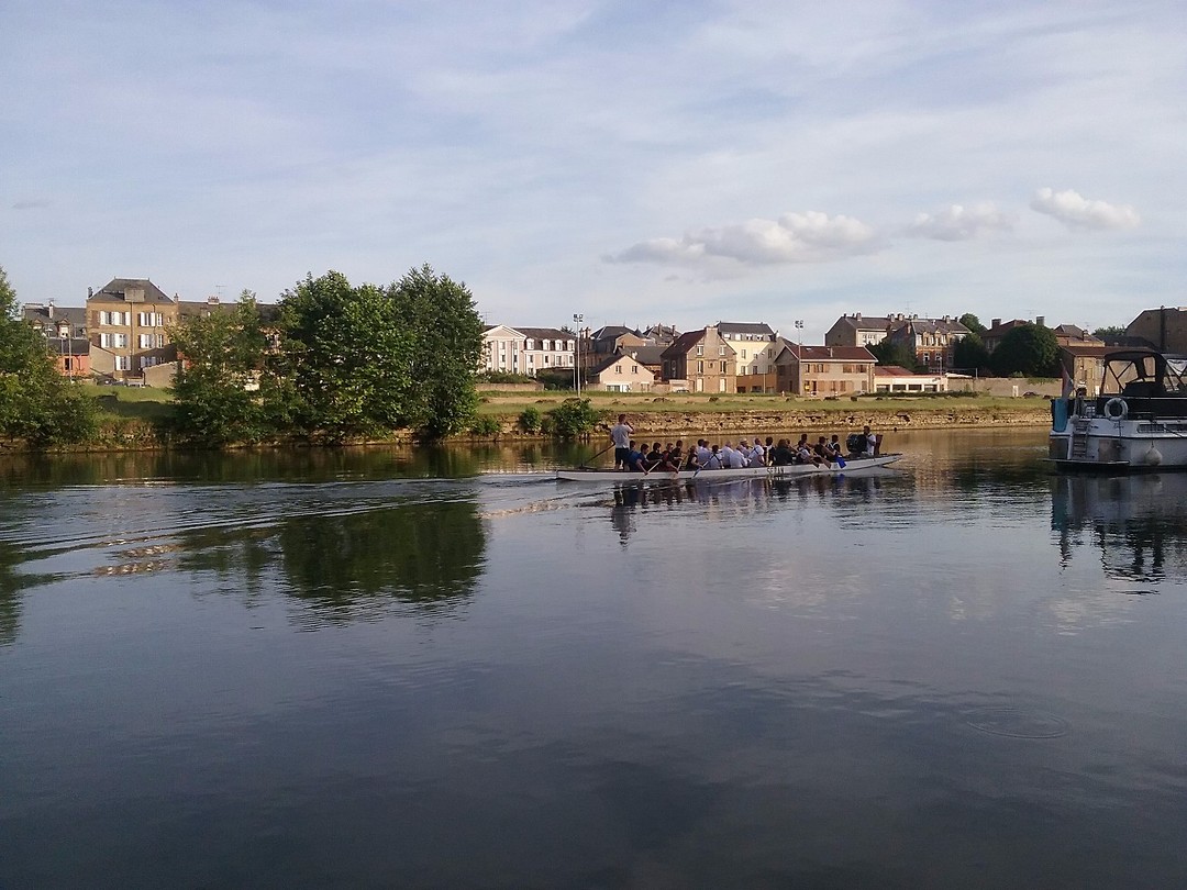 Sedan, drakenboot met compleet orkest