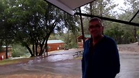 Dikke regenbuien bij aankomst op de camping in Yosemite