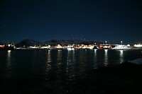 de haven by night met de brug