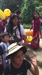De rij voor het zwembad...de kinderen konden  niet wachten!