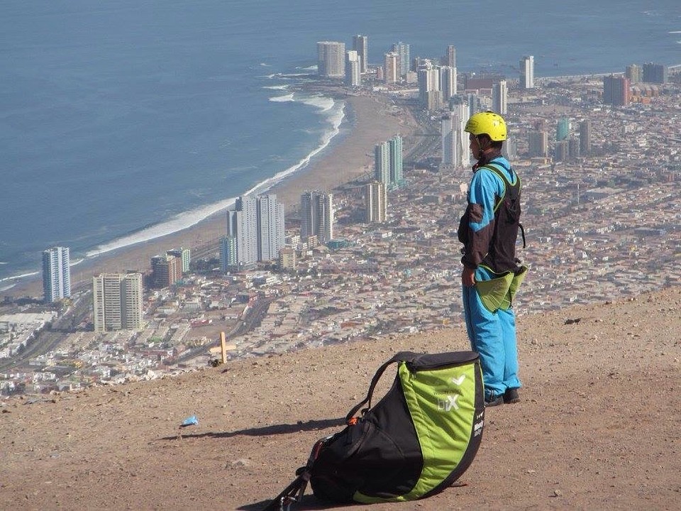 Looking at Iquique