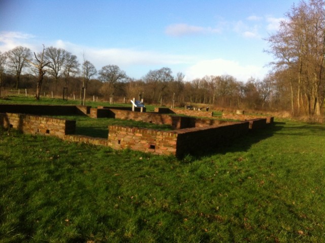 Fundament v e boerderij nagebouwd