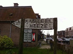 Oprijlaan naar kasteel