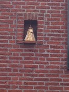 Maria verstop hoog in een huis