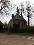De Sint-Harlindis en Relindiskapel met doopvont Willibrodusput