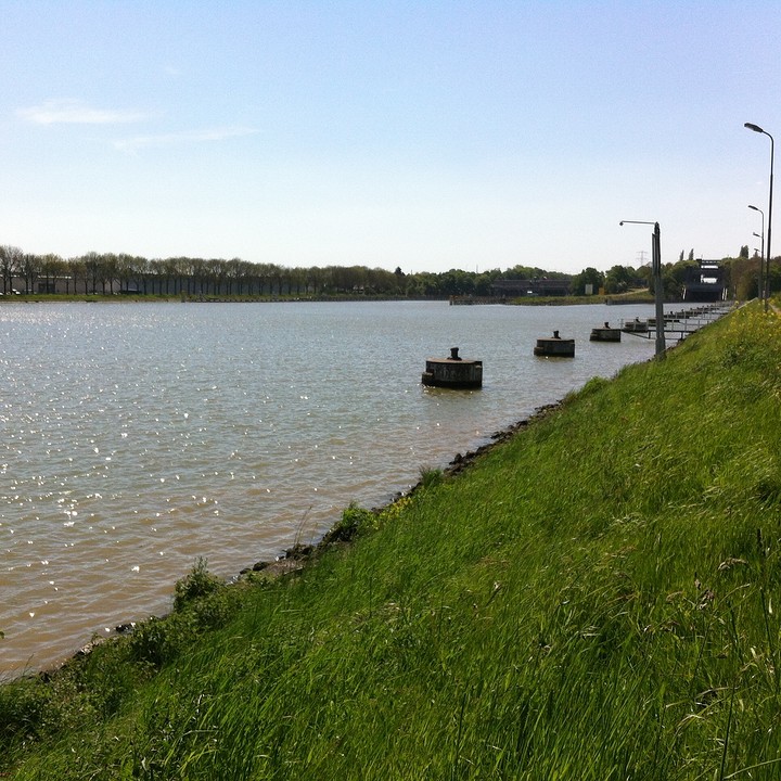 sluis bij Born