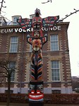 Totempaal bij Museum