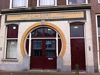 Oude fabrieksingang