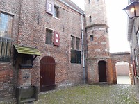 oude woonhuizen met stukje munttoren